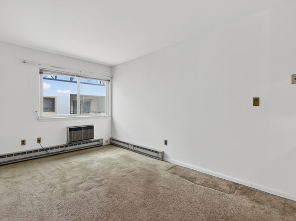 34 Crescent Street APT 2D, Stamford CT 06906