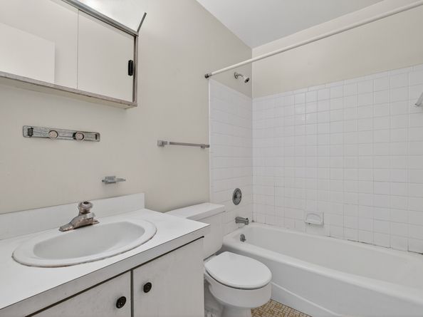 34 Crescent Street APT 2D, Stamford CT 06906