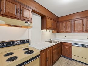 34 Crescent Street APT 2D, Stamford CT 06906