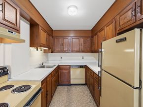 34 Crescent Street APT 2D, Stamford CT 06906