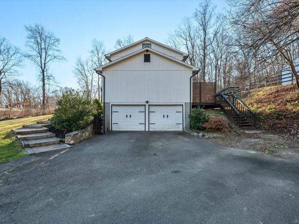 137 Greenwood Lane, Monroe CT 06468