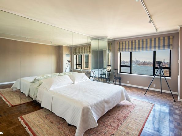 425 East 58th Street 42G, New York NY 10022
