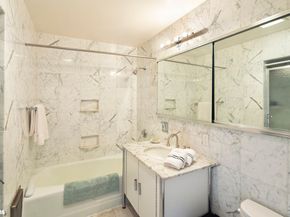 425 East 58th Street 42G, New York NY 10022
