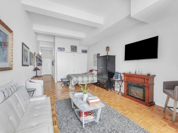 310 East 46th Street 21F, New York NY 10017