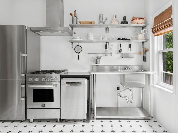 25 Veronica Place, Brooklyn NY 11226