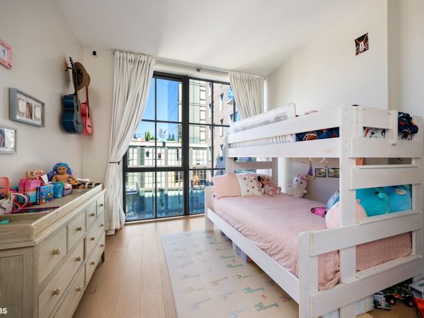 22-18 Jackson Avenue 713, Queens NY 11101