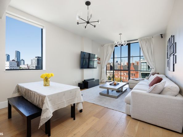 22-18 Jackson Avenue 713, Queens NY 11101