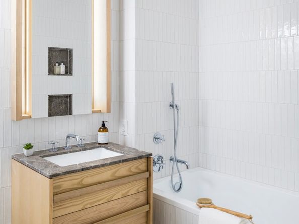 22-18 Jackson Avenue 713, Queens NY 11101