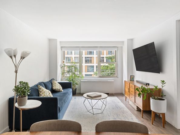 305 East 24th Street 3B, New York NY 10010