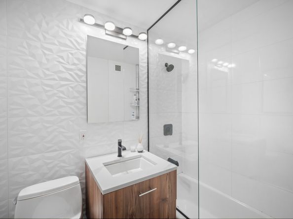 305 East 24th Street 3B, New York NY 10010