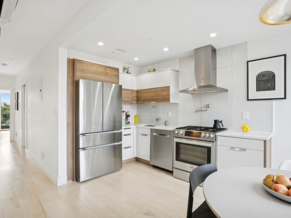 290 Powers Street PH, Brooklyn NY 11211