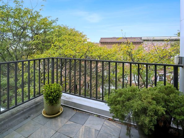 290 Powers Street PH, Brooklyn NY 11211