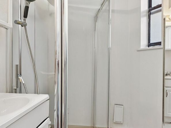 438 West 49th Street 5A, New York NY 10019