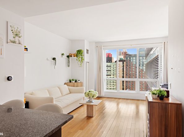 350 West 42nd Street 28H, New York NY 10036