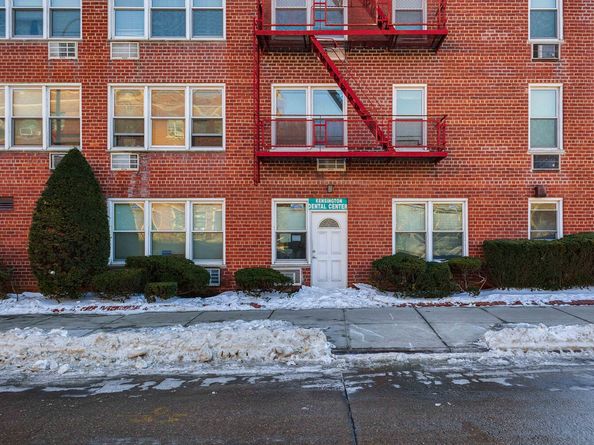 207 Ocean Parkway 1J, Brooklyn NY 11218