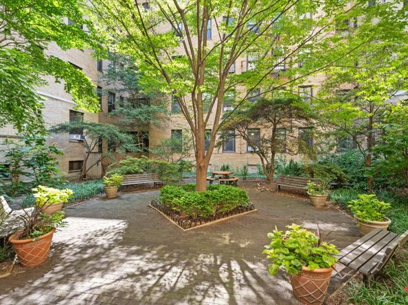 315 St Johns Place 1D, Brooklyn NY 11238