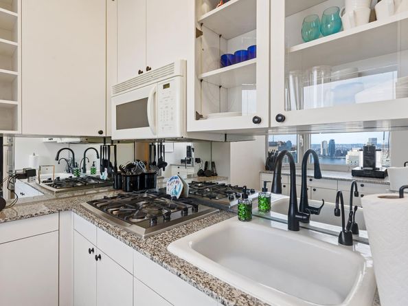 200 East 32nd Street 32A, New York NY 10016