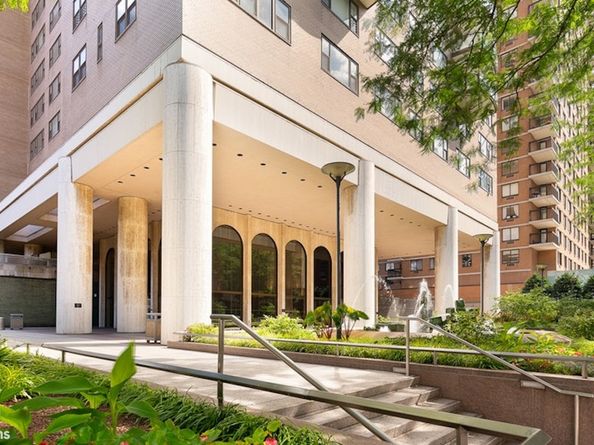 60 East 8th Street 12N, New York NY 10003