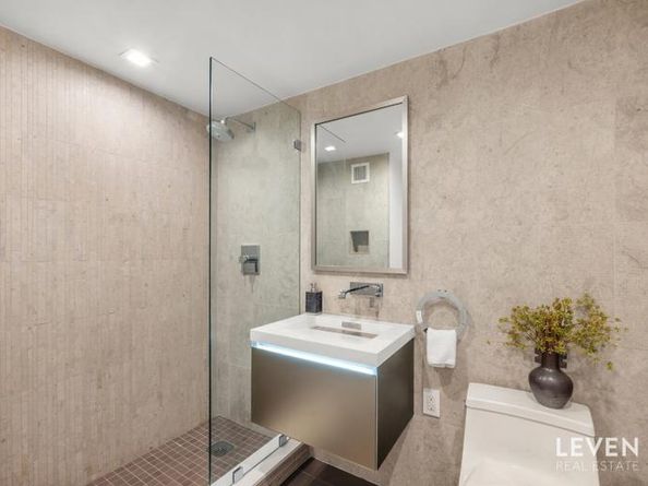 235 East 55th Street PHB, New York NY 10022