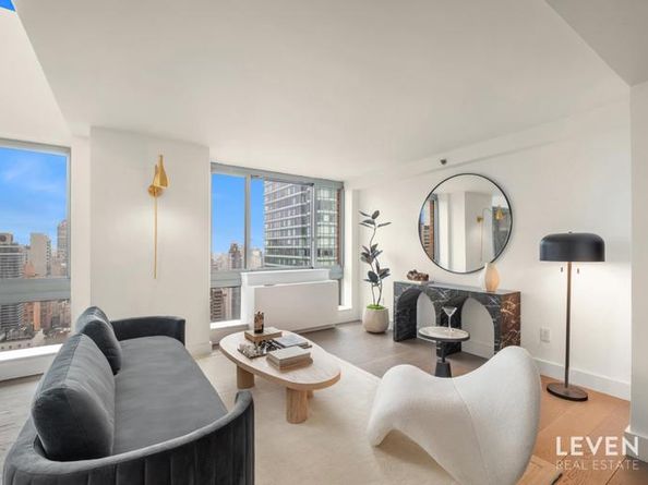 235 East 55th Street PHB, New York NY 10022