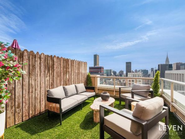 235 East 55th Street PHB, New York NY 10022