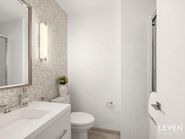 235 East 55th Street PHB, New York NY 10022