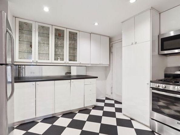 33 East End Avenue 2B, New York NY 10028