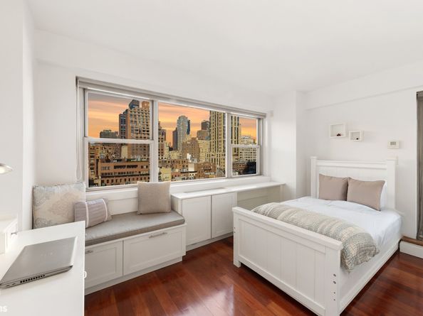 330 East 49th Street 12E, New York NY 10017