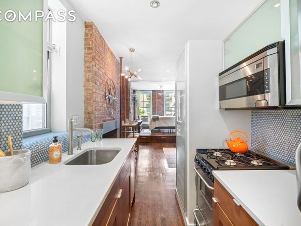 186 East 2nd Street 8, New York NY 10009