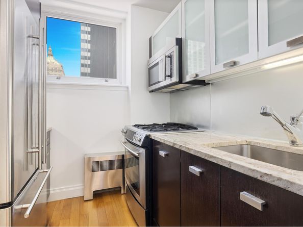 212 East 47th Street 19A, New York NY 10017