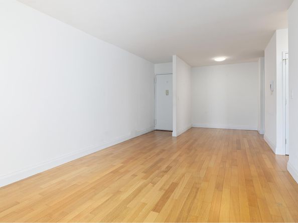 212 East 47th Street 19A, New York NY 10017