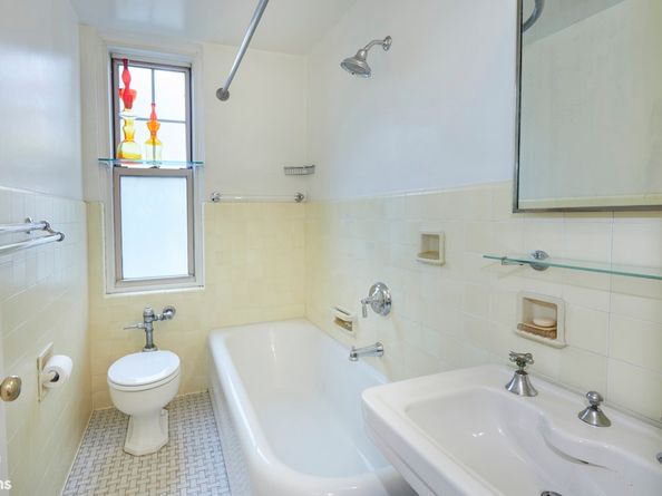 2 Horatio Street 4B, New York NY 10014