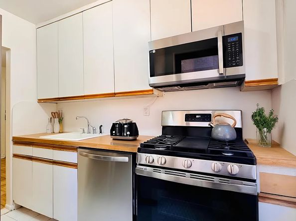 32-22 91st Street 106, Queens NY 11369