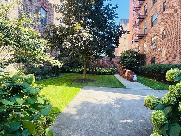 32-22 91st Street 106, Queens NY 11369
