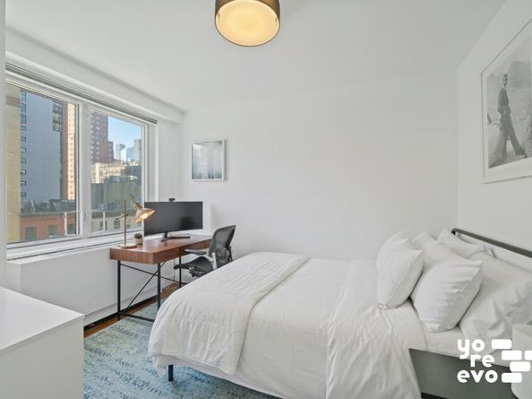 301 East 22nd Street 6E, New York NY 10010