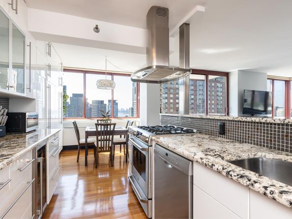 4-74 48th Avenue 25A, Queens NY 11109