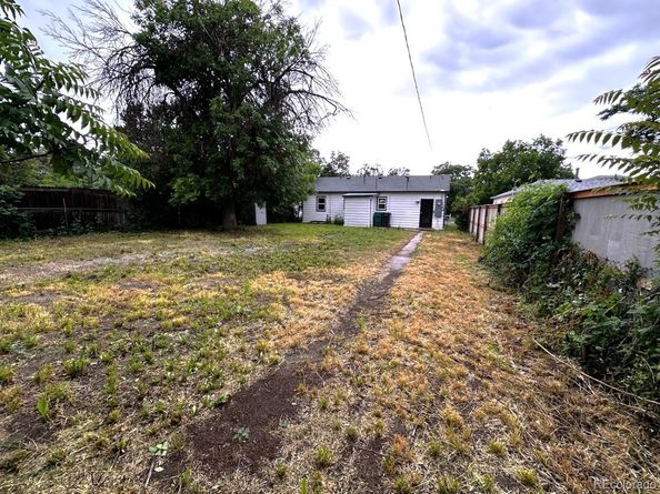 1364 Iola Street, Aurora CO 80010