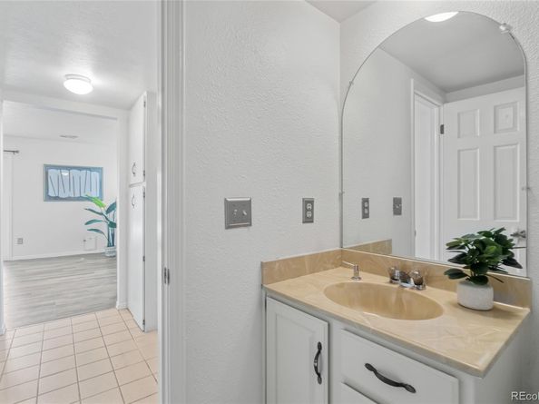 1590 S Macon Street, Aurora CO 80012
