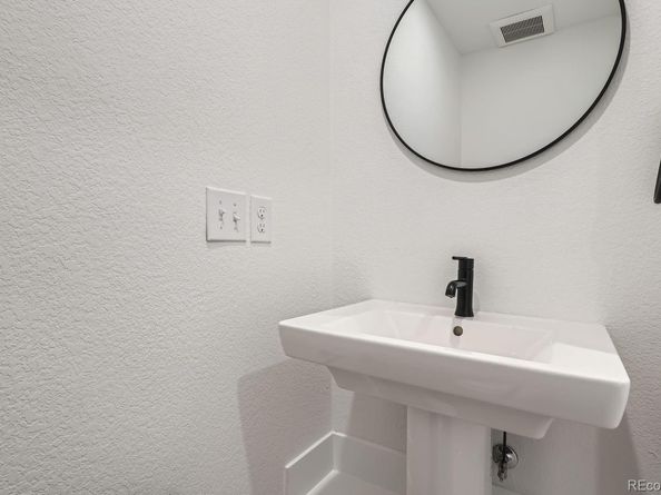 10187 W 38th Avenue, Wheat Ridge CO 80033