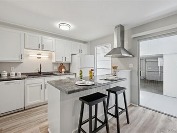 155 Paris Circle