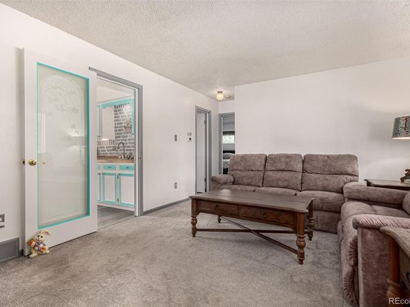2112 S Olathe Street, Aurora CO 80013