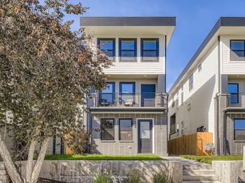 1559 N Hooker
