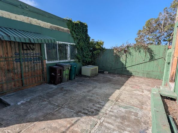 4851 Walnut Street, Oakland CA 94619
