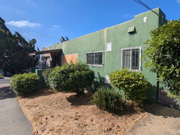 4851 Walnut Street, Oakland CA 94619