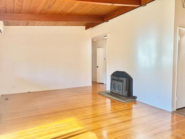 924 E Meadow Avenue, Pinole CA 94564