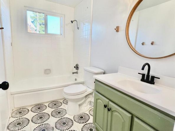924 E Meadow Avenue, Pinole CA 94564