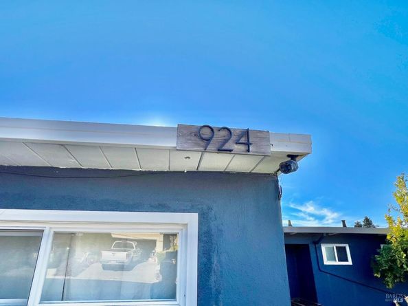 924 E Meadow Avenue, Pinole CA 94564