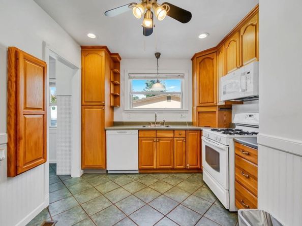 8125 Earl Street, Oakland CA 94605