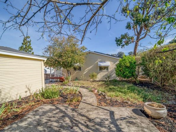 8125 Earl Street, Oakland CA 94605