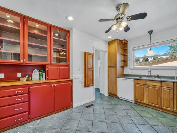 8125 Earl Street, Oakland CA 94605